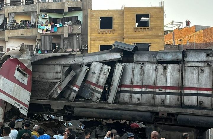 عاجل.. تصادم قطارين بالزقازيق والدفع بأكثر من 20 سيارة إسعاف