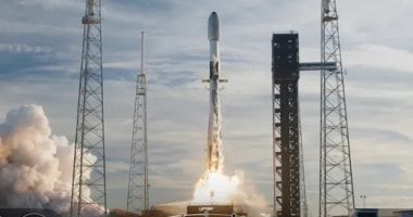 SpaceX تطلق 21 قمر للإنترنت الفضائى من فلوريدا.. صور