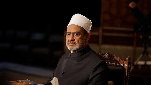 شيخ الأزهر يقرر صرف مكافأة 1200 جنيه للعاملين بالمناطق والمعاهد الأزهرية
