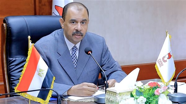 محافظ سوهاج عن شكوى مواطنين من المياه: “اللي بتقولوا عليها مجاري.. أنا بشرب منها