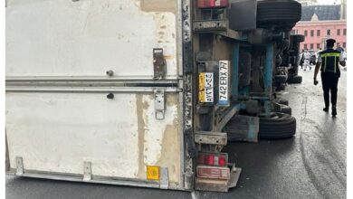 قوات المرور ترفع سيارة تريلا من ميدان عبد المنعم رياض وتعيد الحركة لطبيعتها