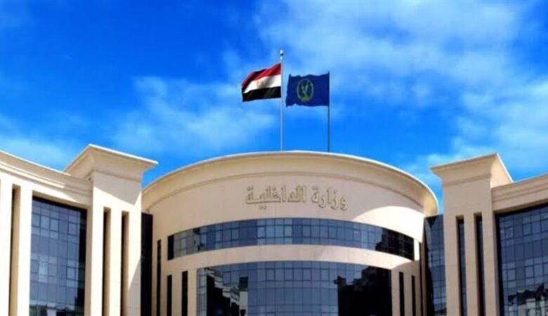 الداخلية تكشف ملابسات صور متداولة لشخص يحمل أسلحة نارية في الغربية