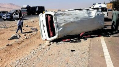 10 مصابين في انقلاب ميكروباص على الطريق الصحراوي الغربي بقنا