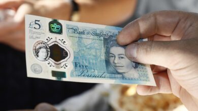 الجنيه الإسترليني يواصل التراجع أمام الجنيه المصري منتصف تعاملات اليوم