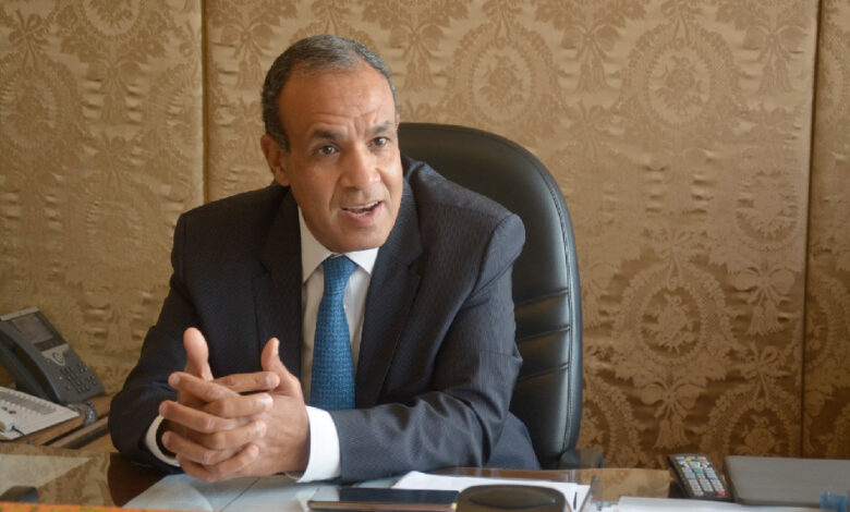 وزير الخارجية يستقبل أمين اللجنة المركزية لحركة فتح ويؤكد رفض مصر القاطع لجرائم الاحتلال