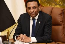 بسبب وجبة بأحد المطاعم.. إصابة رئيس وزراء السودان بحالة تسمم في السعودية