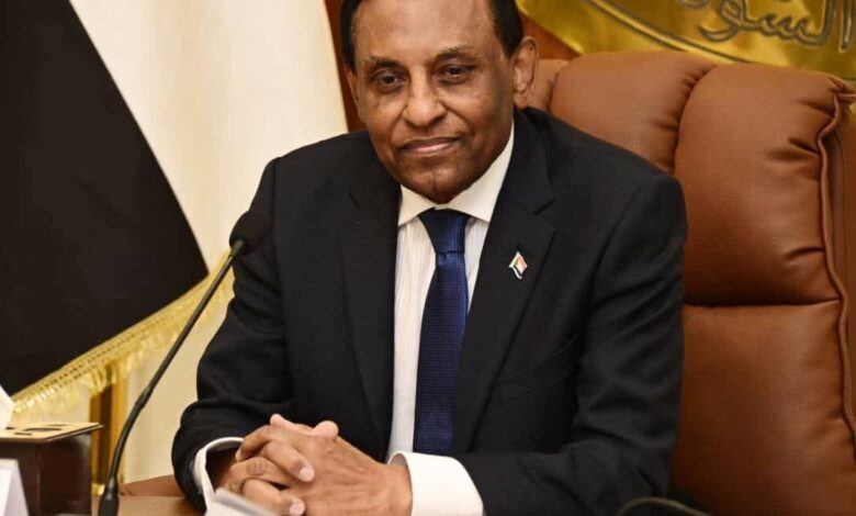 بسبب وجبة بأحد المطاعم.. إصابة رئيس وزراء السودان بحالة تسمم في السعودية