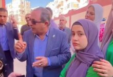 محافظ بورسعيد وفتيات الخبز.. مخالفات بالجملة وإحالة مسؤولين للنيابة بسبب 3 طالبات