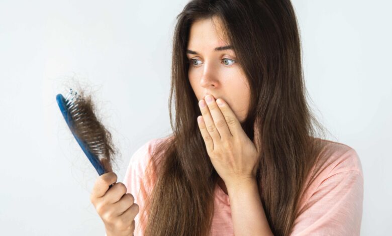 دراسة جديدة تكشف أهم الفيتامينات لتعزيز صحة الشعر ومنع تساقطه