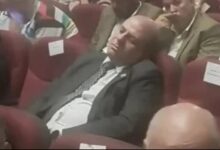 غفوة بداية العام.. ما علاقة “الترامسة” بصورة وكيل التعليم بقنا نائمًا؟