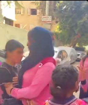 بعد نشر سوشيال برس.. الداخلية تكشف تفاصيل خناقة طالبة مع زميلاتها وألفاظ غير أخلاقية أمام مدرسة بمصر القديمة