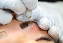 دار الإفتاء توضح حكم الميكروبليدين للحواجب.. الجائز والمحرّم