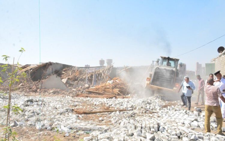 حملات مكبرة لإزالة التعديات في سوهاج.. إزالة 3 حالات مخالفة بطهطا على مساحة 6 قراريط حملات مكبرة لإزالة التعديات في سوهاج.. إزالة 3 حالات مخالفة بطهطا على مساحة 6 قراريط