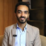 حسن راشد يكتب: نجع حمادي – القاهرة.. رحلة واحدة بعينين مختلفتين