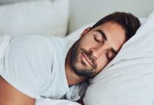 اكتشاف طبي جديد.. النوم المنتظم يخفض ضغط الدم 4 درجات بدون دواء