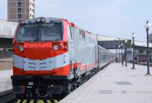 إعادة تشغيل حركة القطارات على خط القاهرة – الإسكندرية بعد سقوط حاويات قطار بضائع بطوخ