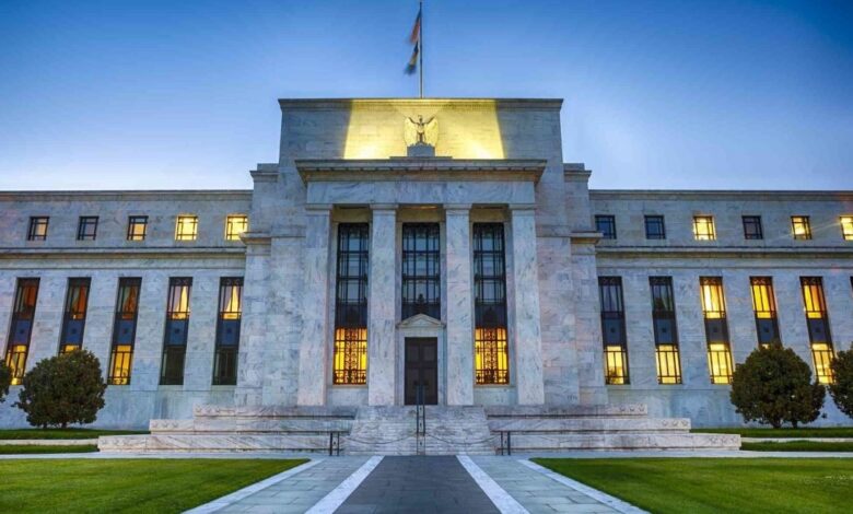 انخفاض أم تثبيت؟.. الفيدرالي الأمريكي يعقد آخر اجتماع له في 2025 وسط ترقب الأسواق انخفاض أم تثبيت؟.. الفيدرالي الأمريكي يعقد آخر اجتماع له في 2025 وسط ترقب الأسواق