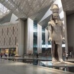 كسور وتسرب مياه.. السياحة تعلق على تلف أرضيات المتحف المصري الكبير