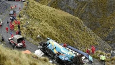 مصرع 11 شخصًا في حادث حافلة كان يقودها قاصر ببوليفيا