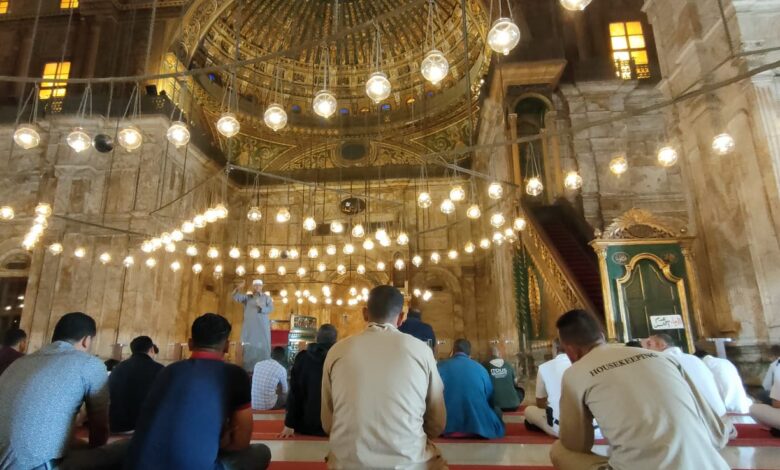 هل يجوز أداء صلاة تحية المسجد أثناء خطبة الجمعة؟ الإفتاء توضح