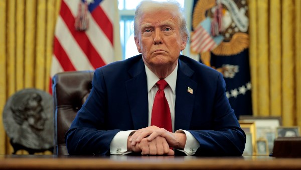 واشنطن بوست: إدارة ترامب تبحث سيناريوهات عسكرية على خلفية اضطرابات إيران