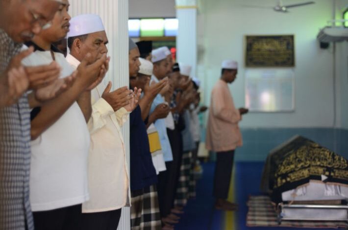 هل صلاة الجنازة في الجماعة شرط لصحتها؟.. دار الإفتاء تجيب