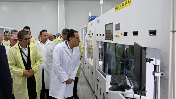 مدبولي يفتتح مجمع «إيليت سولار» لتكنولوجيا الطاقة الشمسية بالسخنة