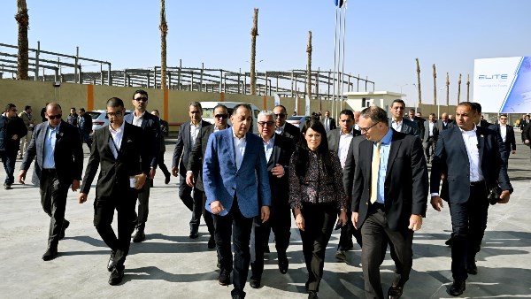 مدبولي يفتتح مصنع ألواح طاقة شمسية ومصنع منسوجات بالمنطقة الاقتصادية لقناة السويس