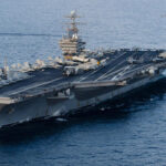 زوارق إيرانية مسلحة تعترض ناقلة نفط أمريكية في مضيق هرمز