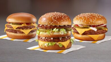 كيف أثر التضخم على سلاسل المطاعم الأمريكية الكبرى؟