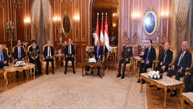 السيسي يطمئن المصريين: الحكومة تدرس جميع السيناريوهات لمواجهة تداعيات الأزمة السيسي يطمئن المصريين: الحكومة تدرس جميع السيناريوهات لمواجهة تداعيات الأزمة